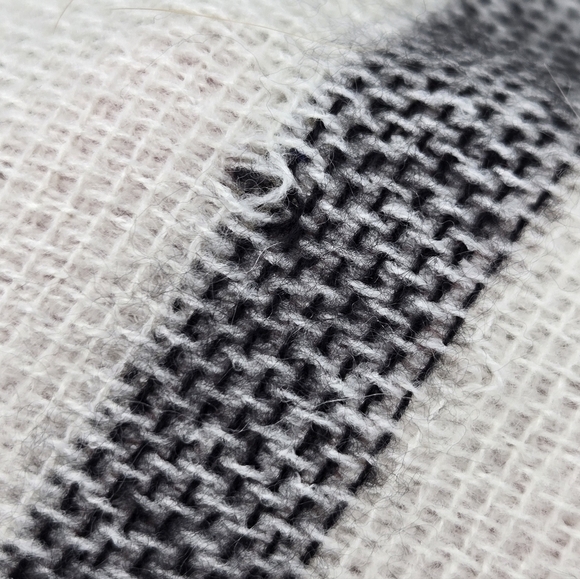 OLD NAVY OVERSIZE FLANNEL BLANKET SCARF CREAM PLAID SHAWL WRAP WOMEN OS COZY - Picture 10 of 12